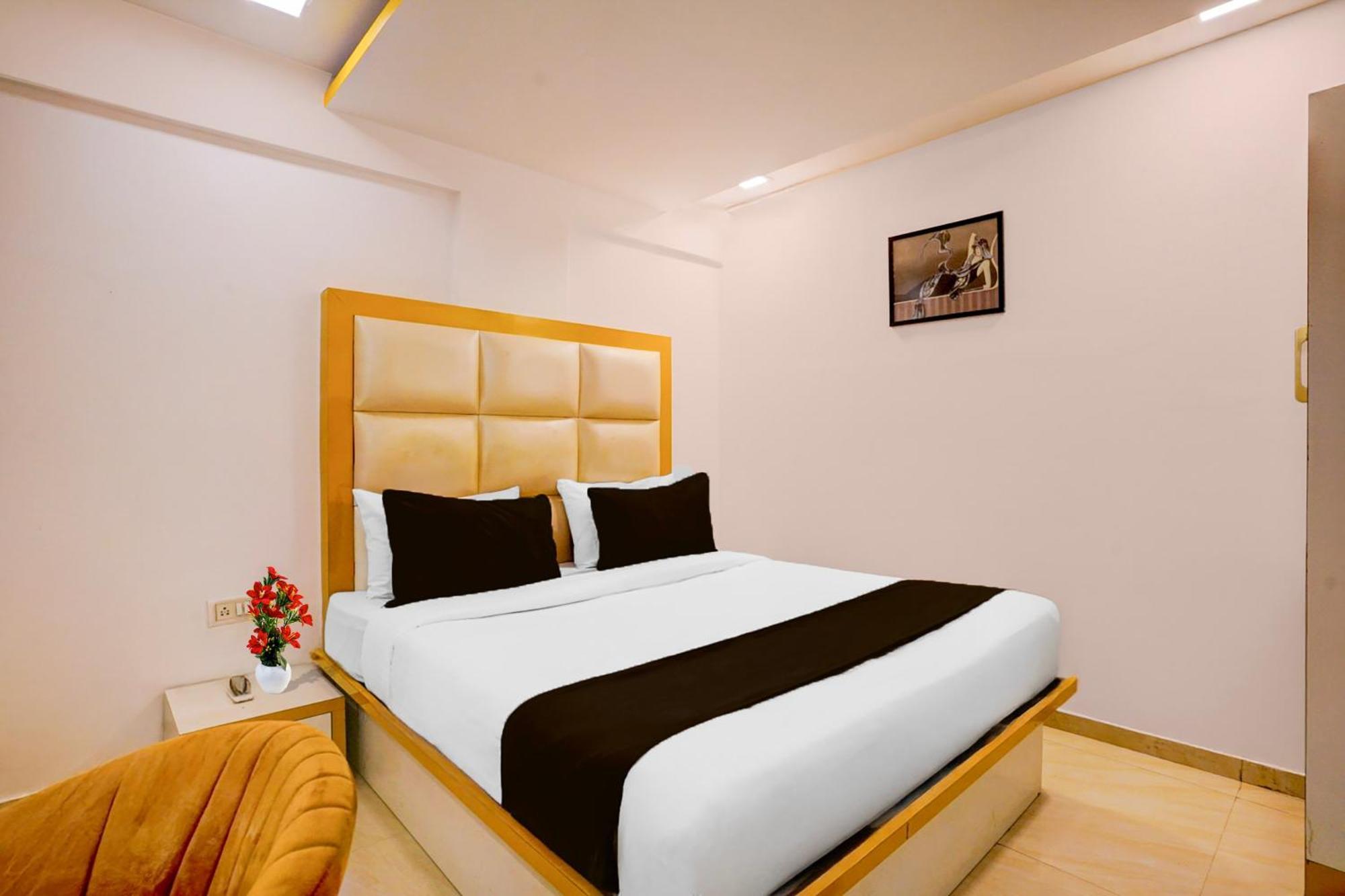 Hotel Super Collection O Andheri West Near Kokilaben Hospital Mumbai