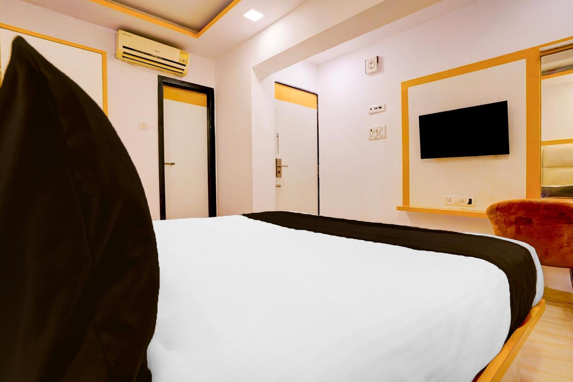 Hotel Super Collection O Andheri West Near Kokilaben Hospital Mumbai