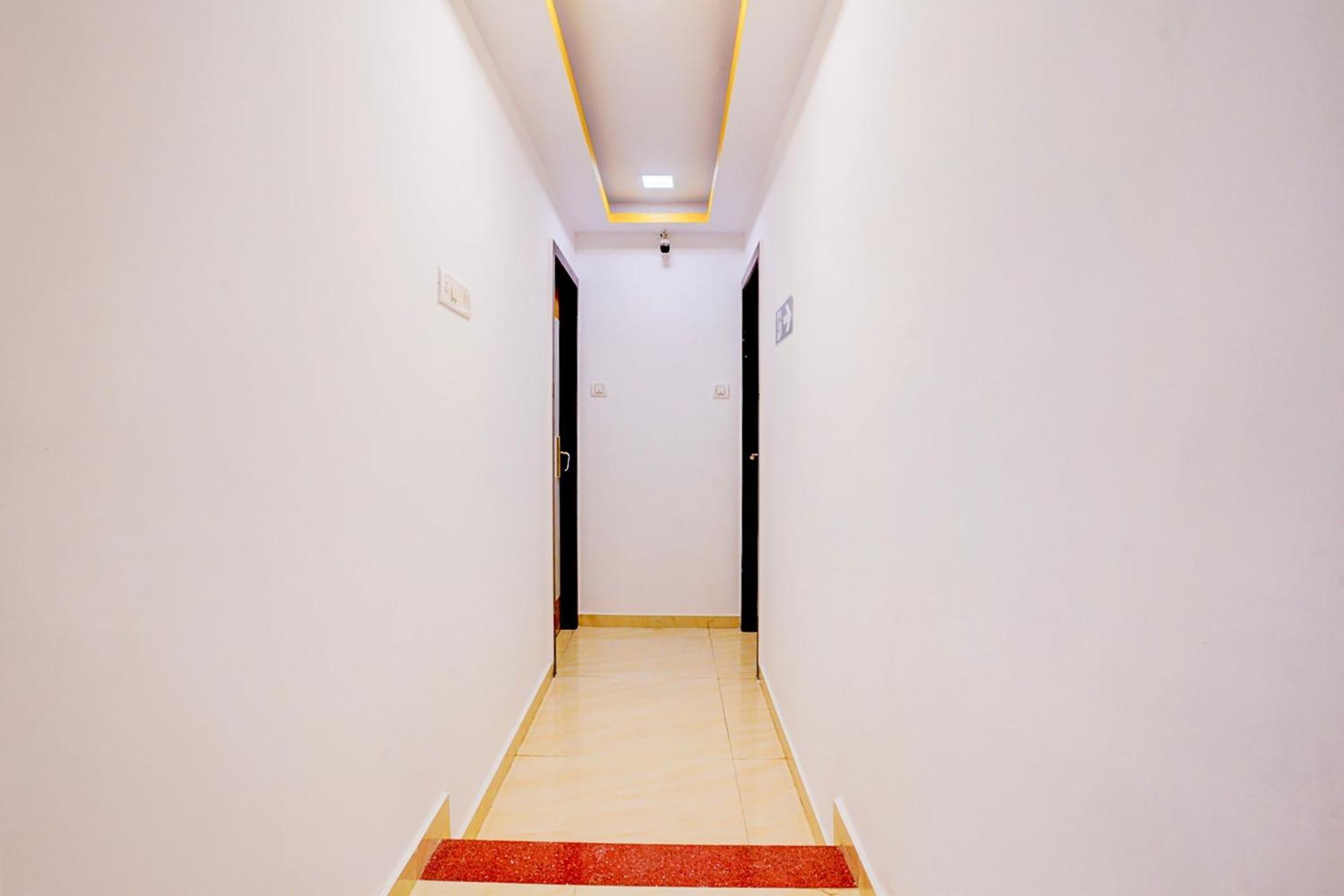 Super Collection O Andheri West Near Kokilaben Hospital Mumbai