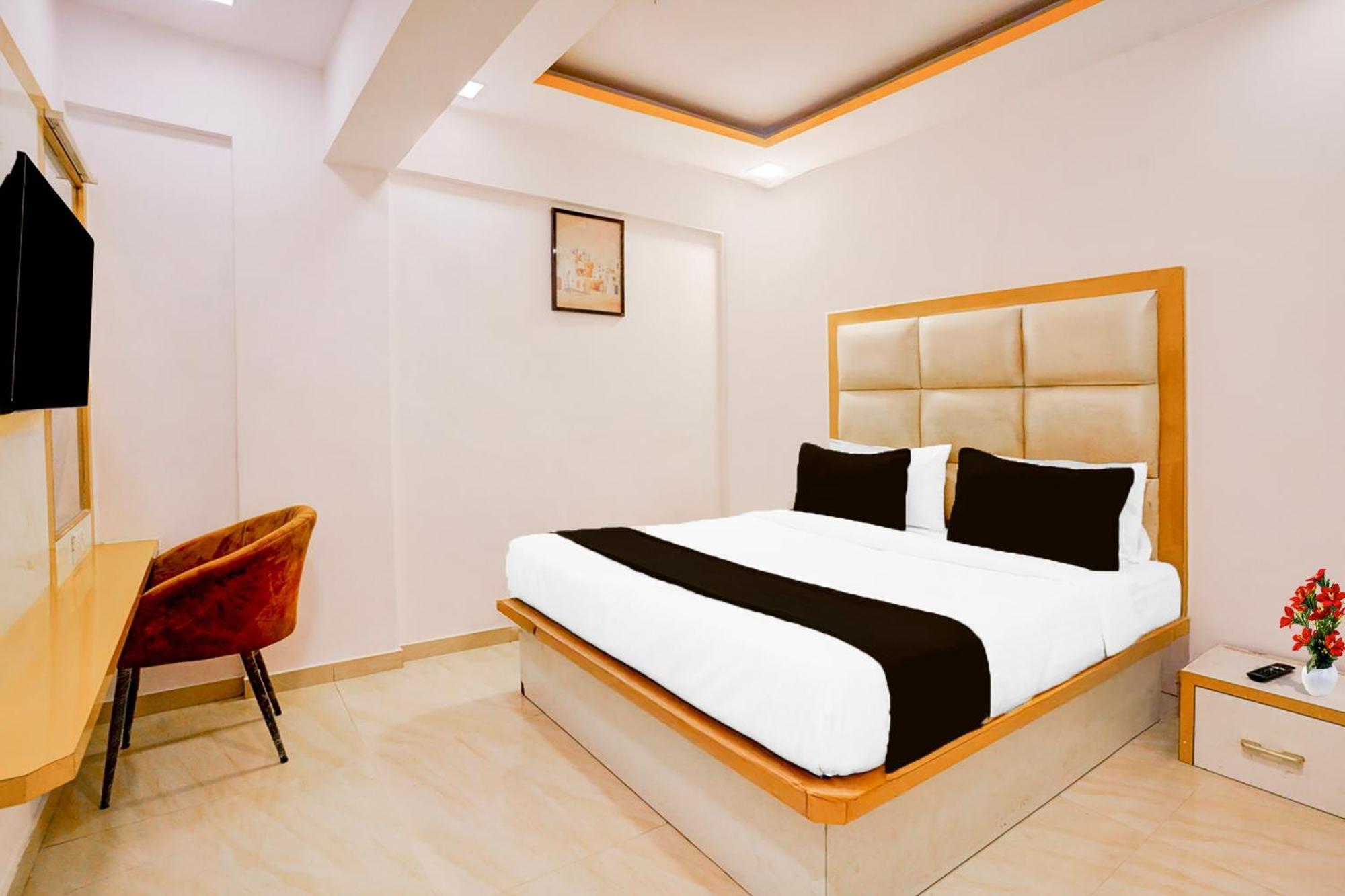 Hotel Super Collection O Andheri West Near Kokilaben Hospital