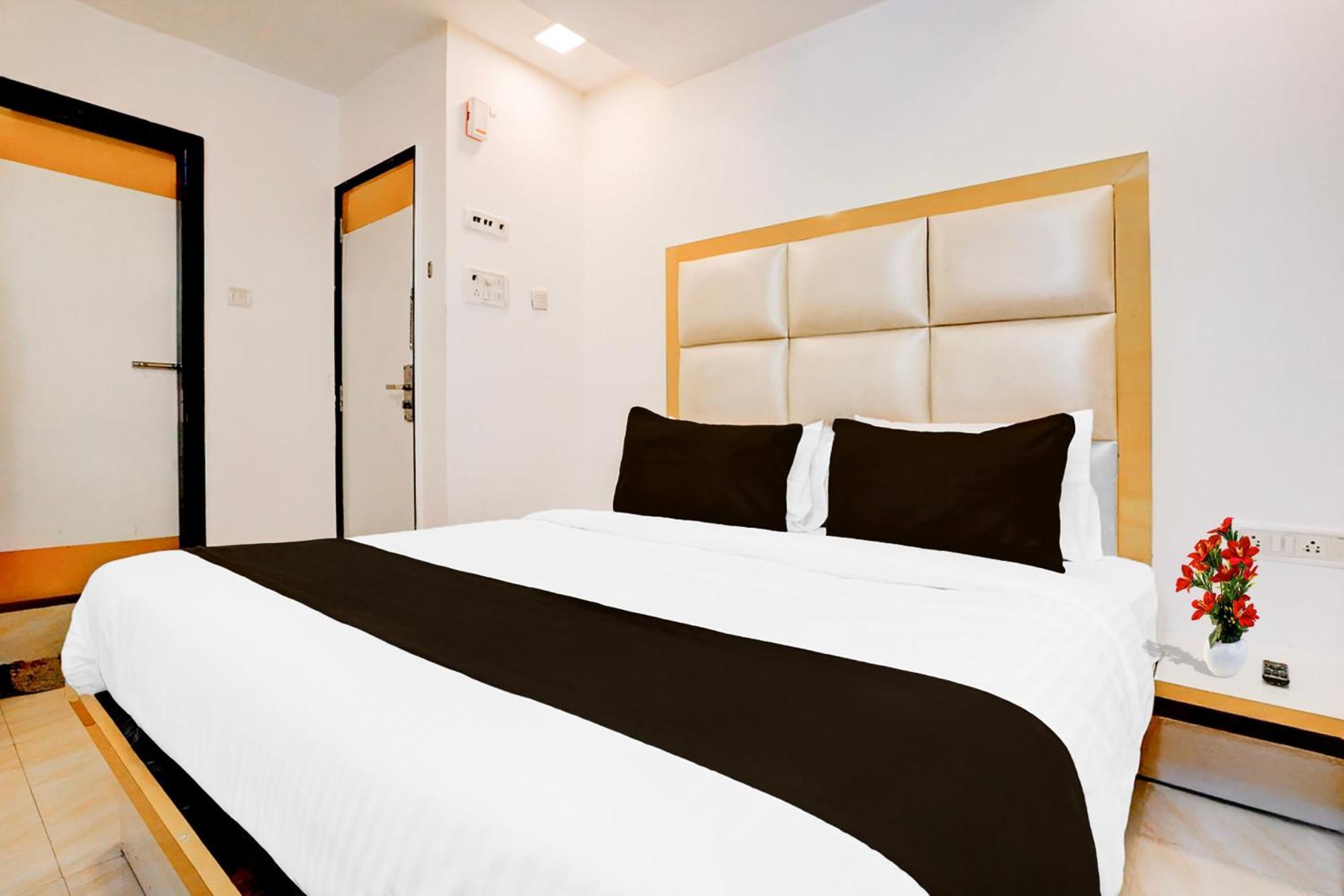 Super Collection O Andheri West Near Kokilaben Hospital Hotel Mumbai